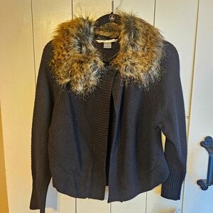 New Peter Nygard Black Cardigan with Faux Fur Collar Size petite small